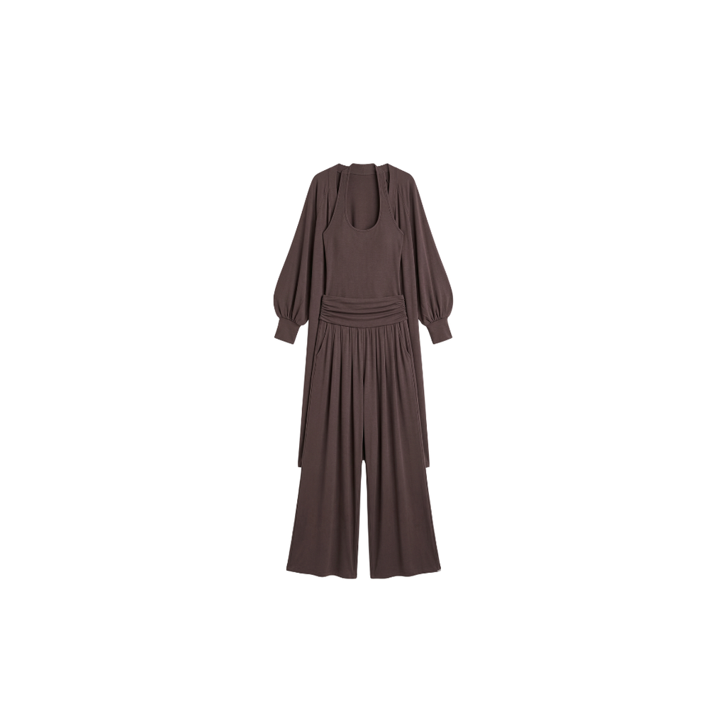 Conjunto sencillo de pantalón, chaleco y cárdigan a juego.