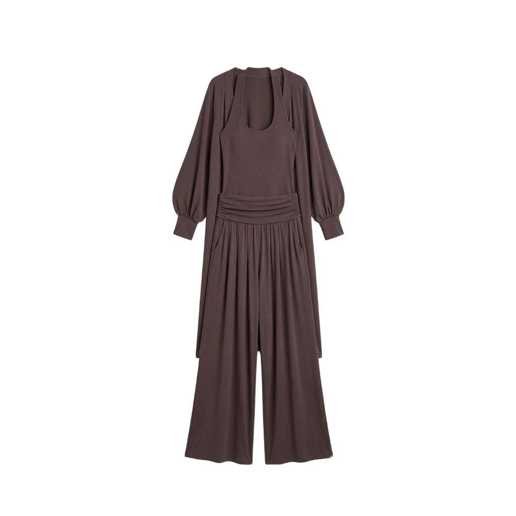 Conjunto sencillo de pantalón, chaleco y cárdigan a juego.