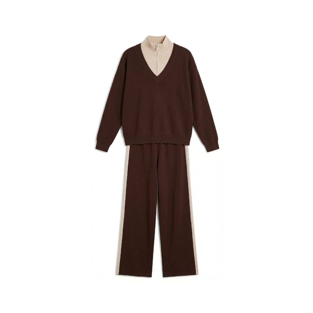 Conjunto de mujer compuesto por blusa de manga larga con solapa y pantalón.