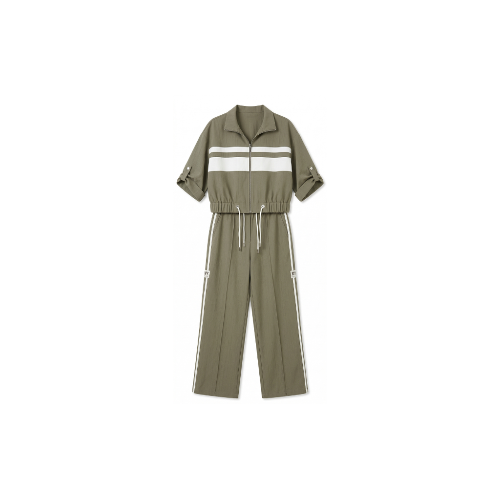 Conjunto de mujer compuesto por una chaqueta con cuello alto y un vestido.