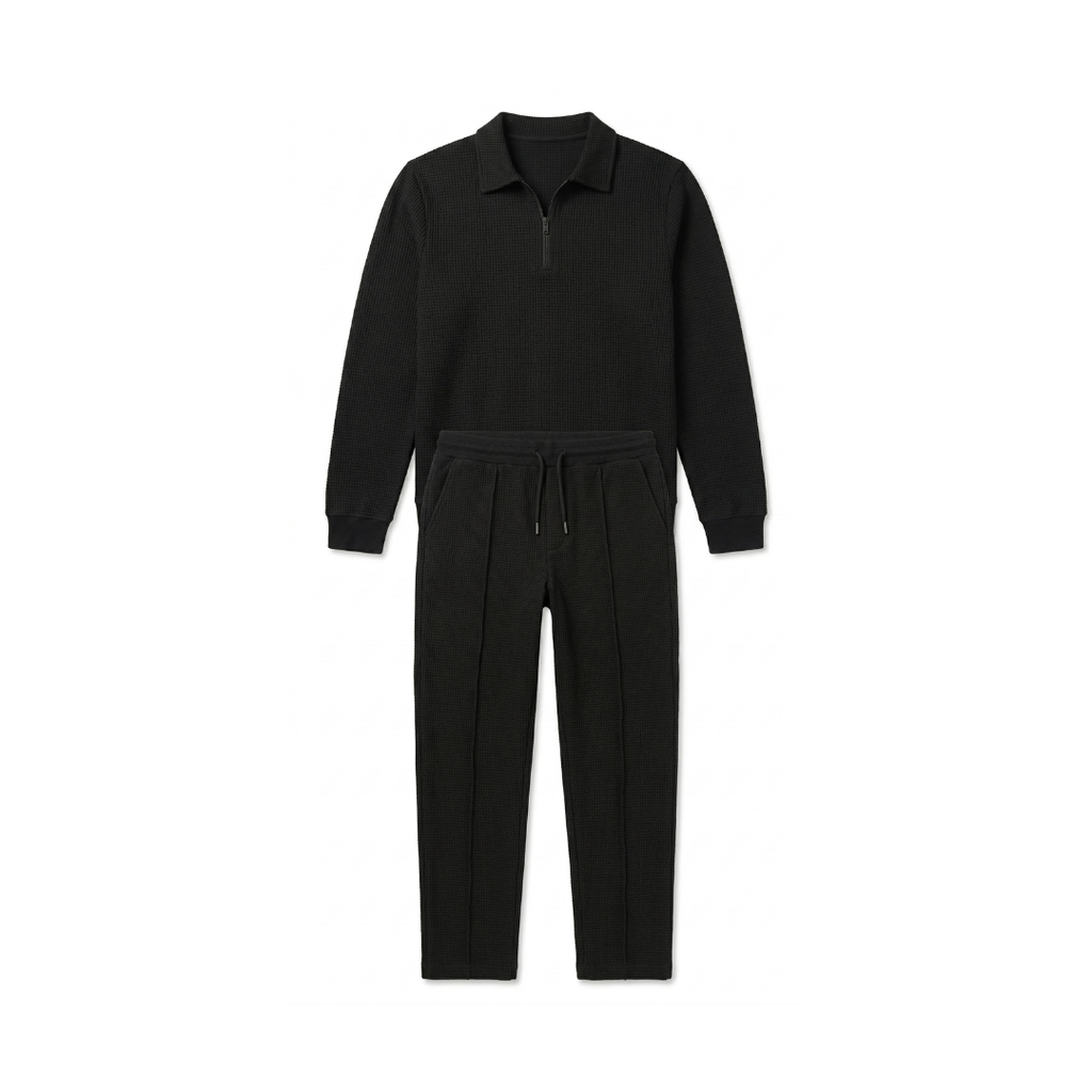 Conjunto para hombre compuesto por una sudadera de punto gofrado y pantalones de pierna recta.