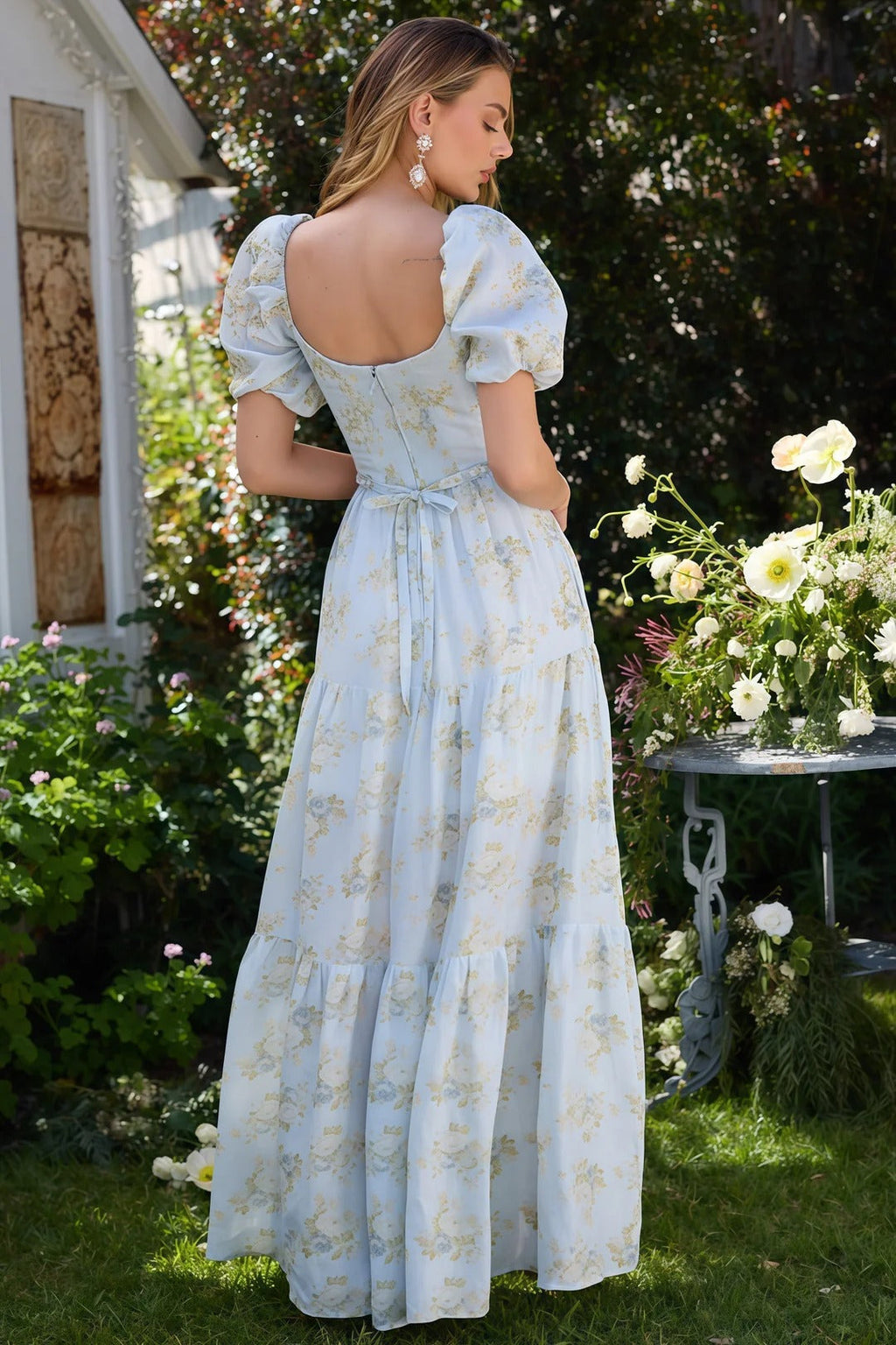 ELAIA-Vestido con un toque de ensueño y elegante.