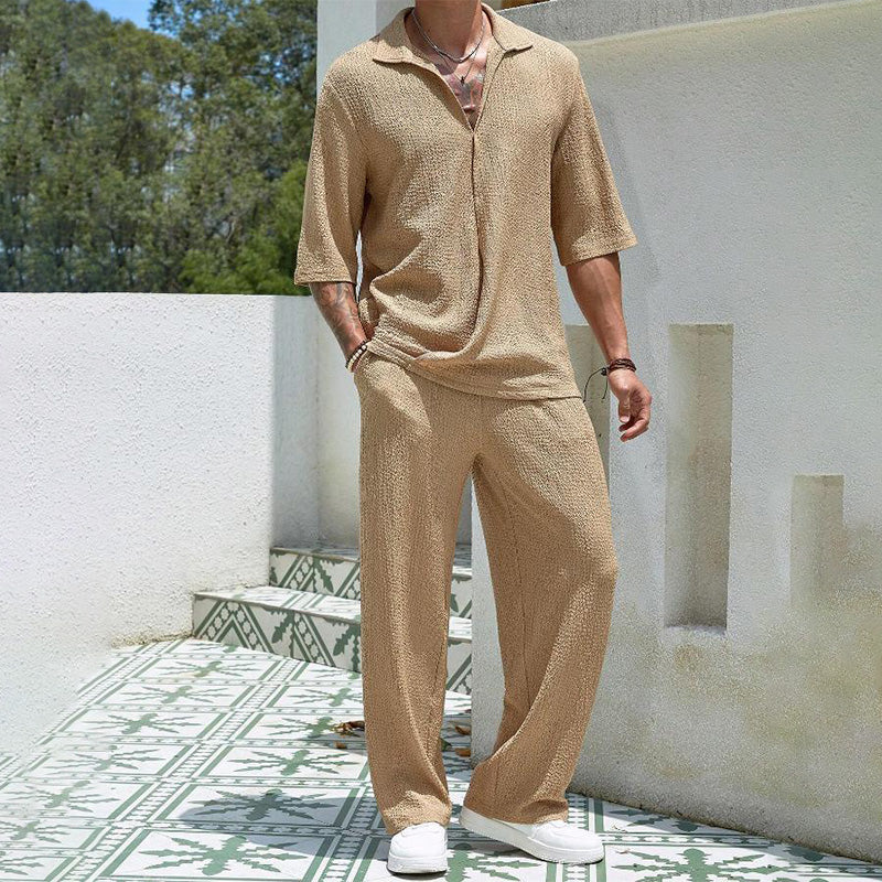 Conjunto de 2 piezas para hombre: camiseta de manga corta con cuello en V y pantalón.