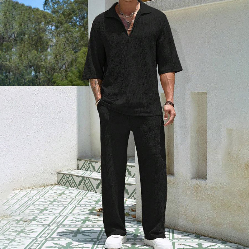 Conjunto de 2 piezas para hombre: camiseta de manga corta con cuello en V y pantalón.