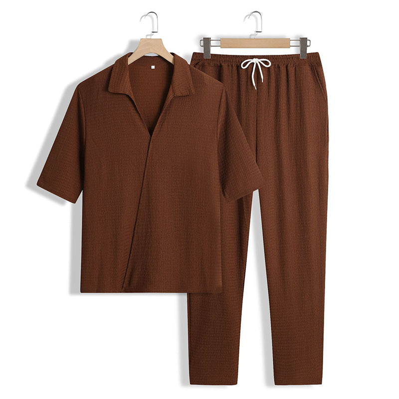 Conjunto de 2 piezas para hombre: camiseta de manga corta con cuello en V y pantalón.