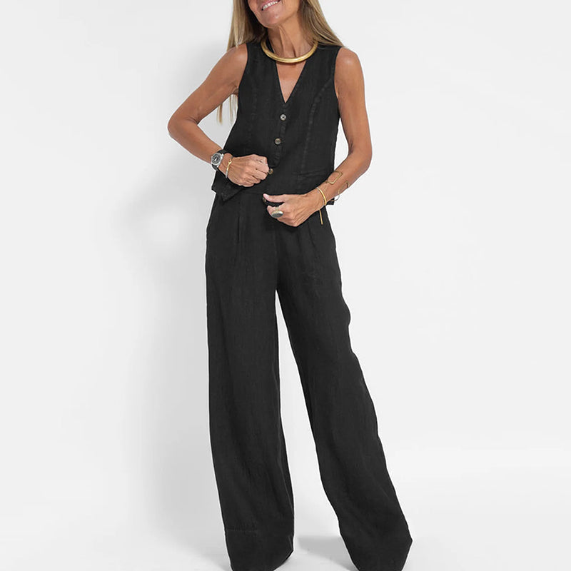 Conjunto de dos piezas para mujer compuesto por un chaleco de lino y pantalones anchos.