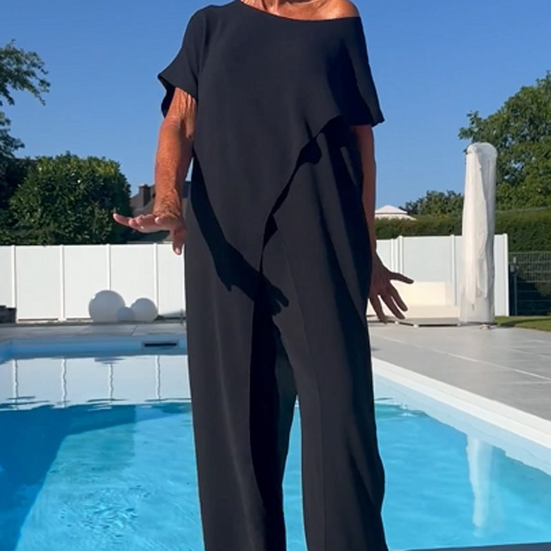 Conjunto de color liso compuesto por top con hombros descubiertos y pantalones.