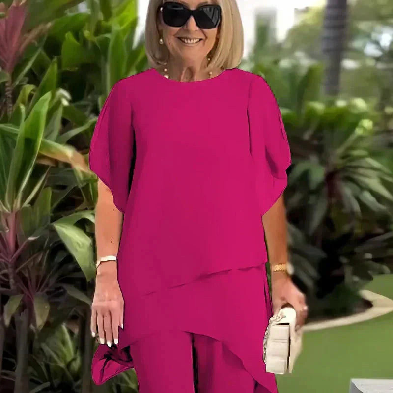 Conjunto compuesto por un precioso top asimétrico y unos pantalones de pierna ancha