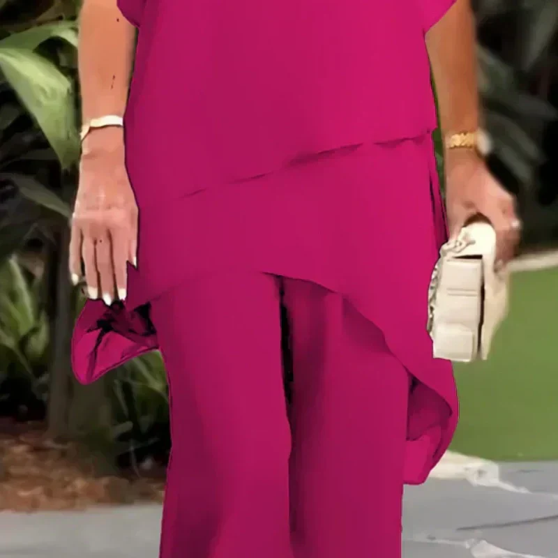 Conjunto compuesto por un precioso top asimétrico y unos pantalones de pierna ancha