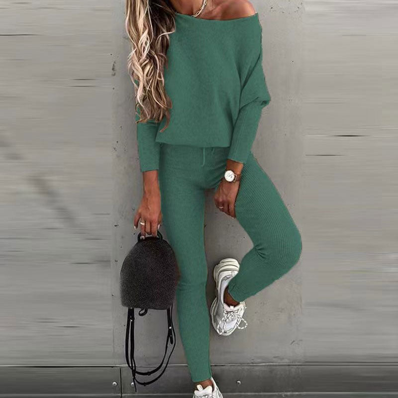 Conjunto de camiseta sin mangas de manga larga y pantalón con cintura elástica y cordón ajustable.