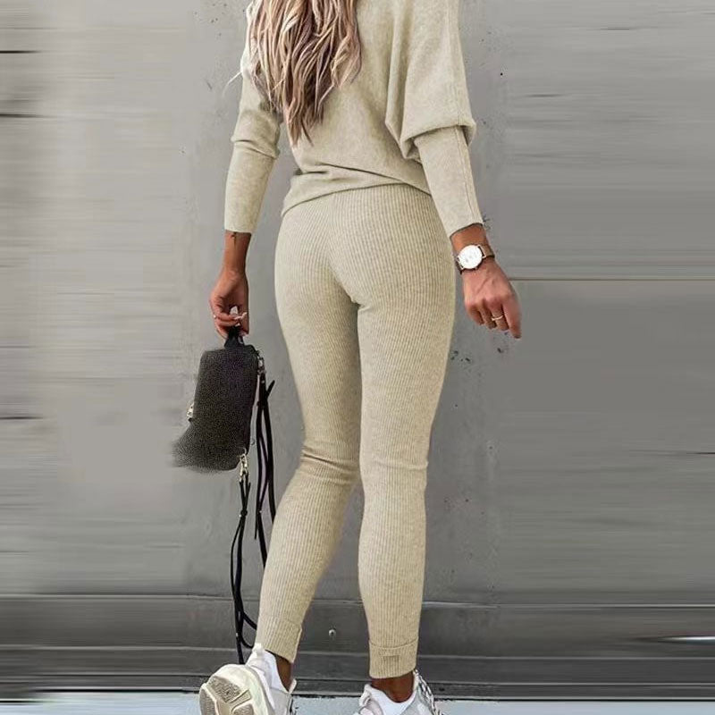 Conjunto de camiseta sin mangas de manga larga y pantalón con cintura elástica y cordón ajustable.