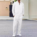 Conjunto para hombre compuesto por una sudadera de punto gofrado y pantalones de pierna recta.
