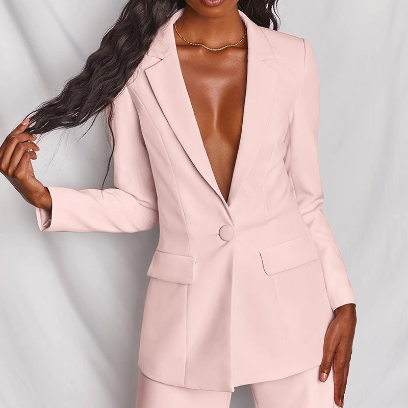 Elegante conjunto de blazer y pantalón de pierna ancha para mujer.